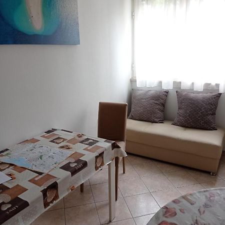 Nice And Cozy Two Single Bed Room Split Exterior photo