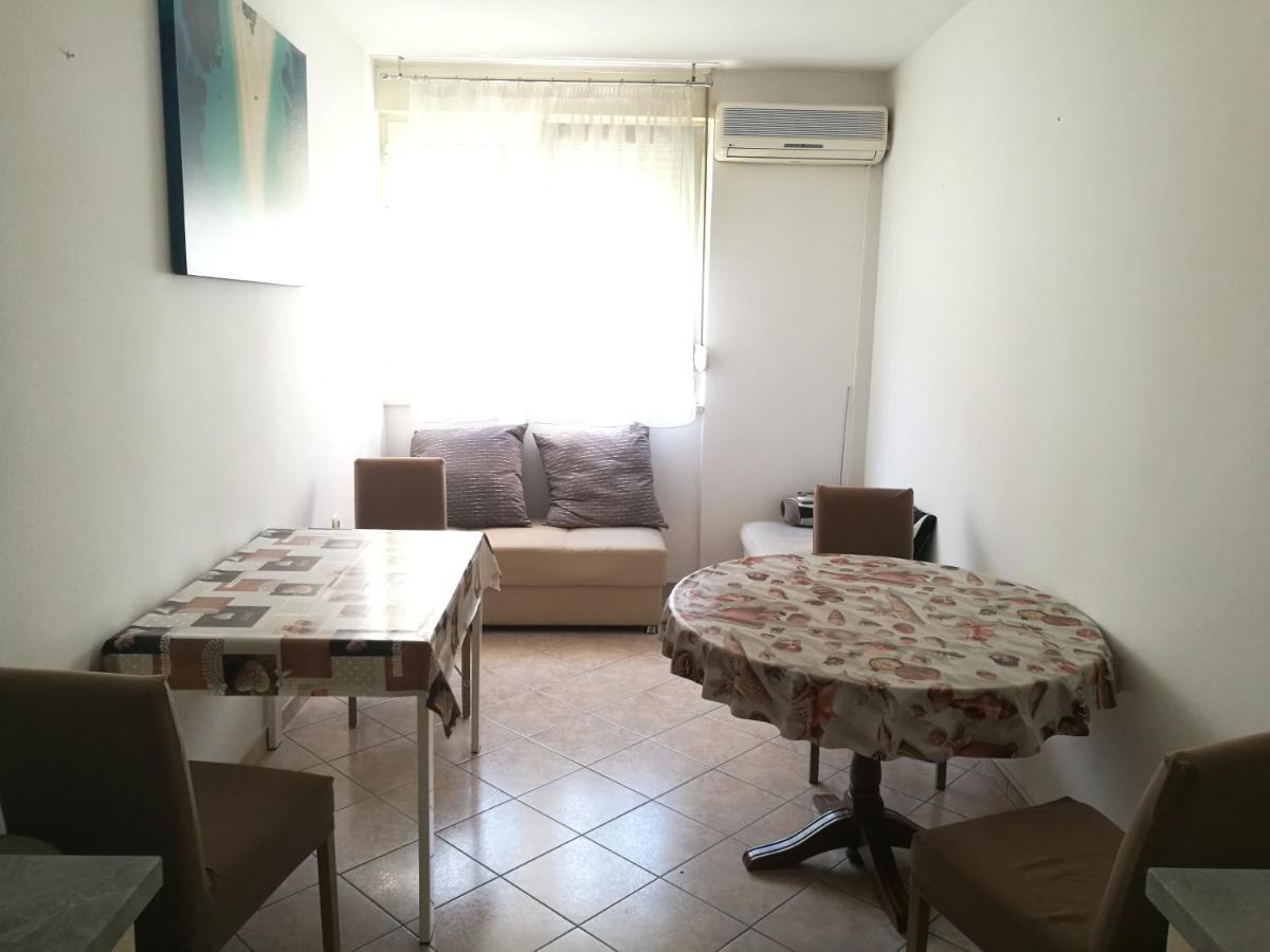 Nice And Cozy Two Single Bed Room Split Exterior photo
