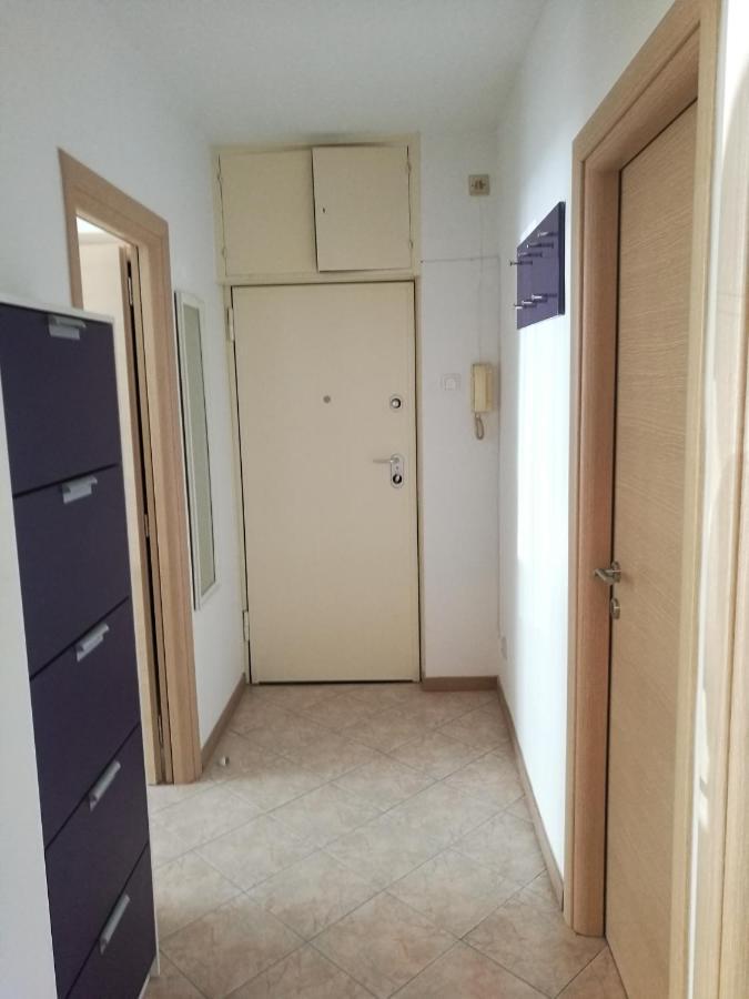 Nice And Cozy Two Single Bed Room Split Exterior photo