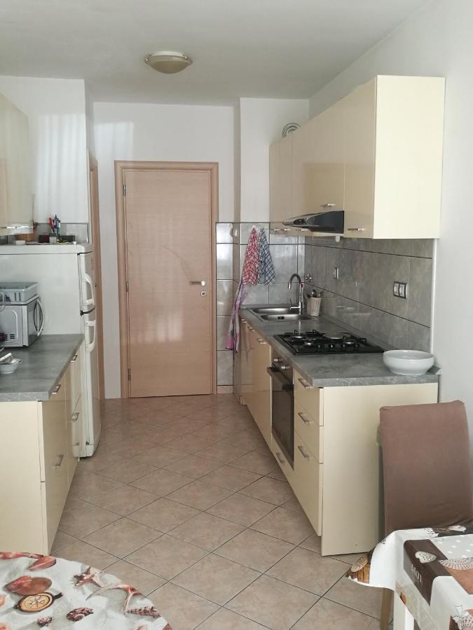 Nice And Cozy Two Single Bed Room Split Exterior photo