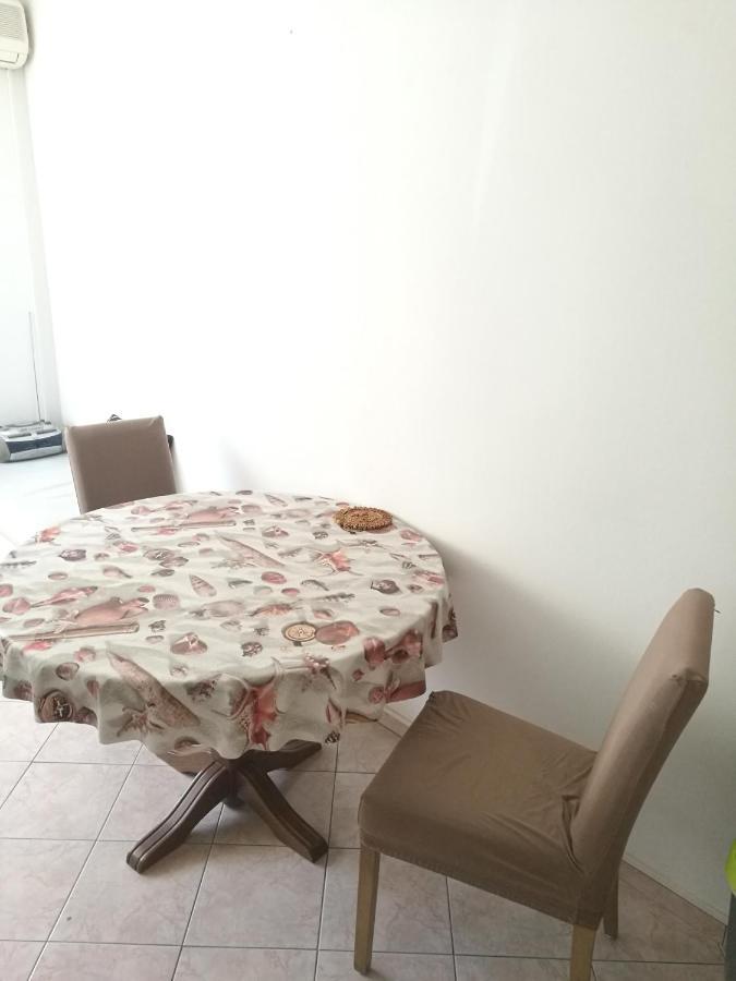 Nice And Cozy Two Single Bed Room Split Exterior photo