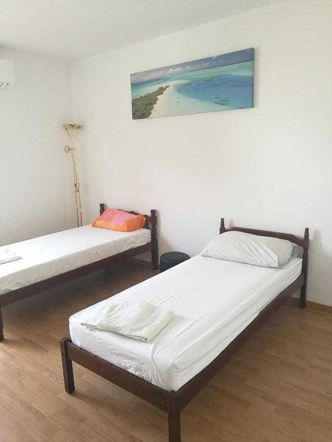 Nice And Cozy Two Single Bed Room Split Exterior photo