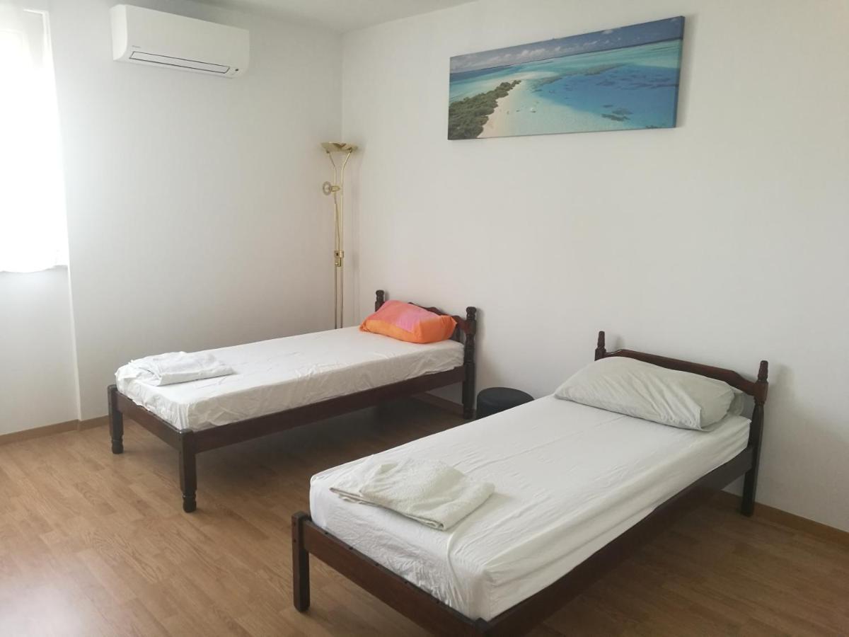 Nice And Cozy Two Single Bed Room Split Exterior photo