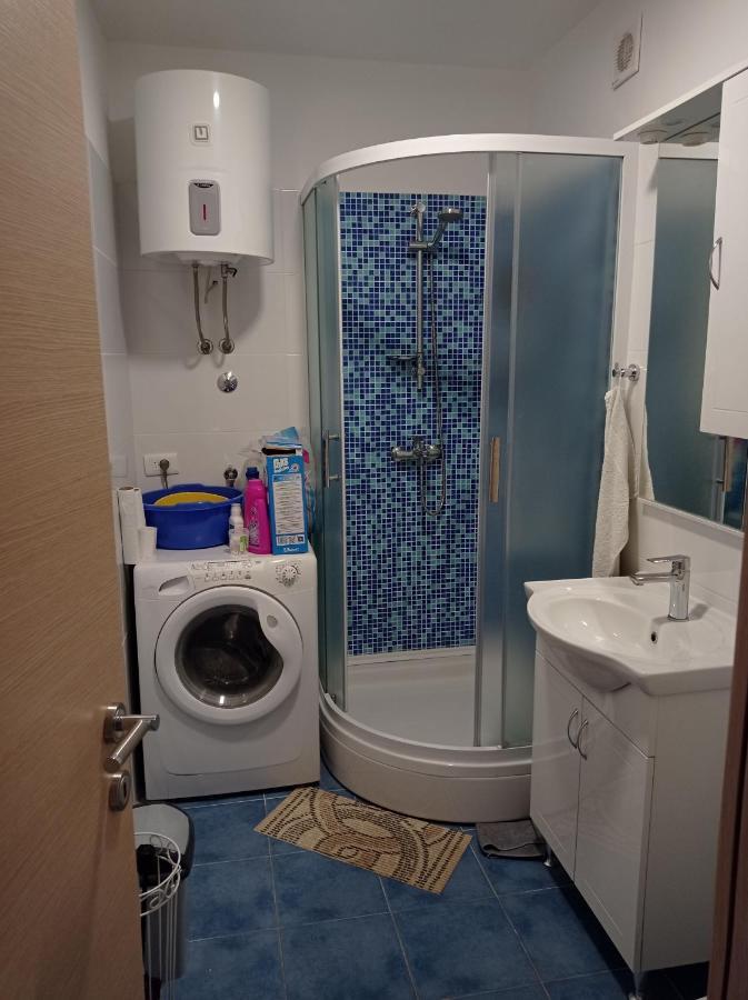 Nice And Cozy Two Single Bed Room Split Exterior photo