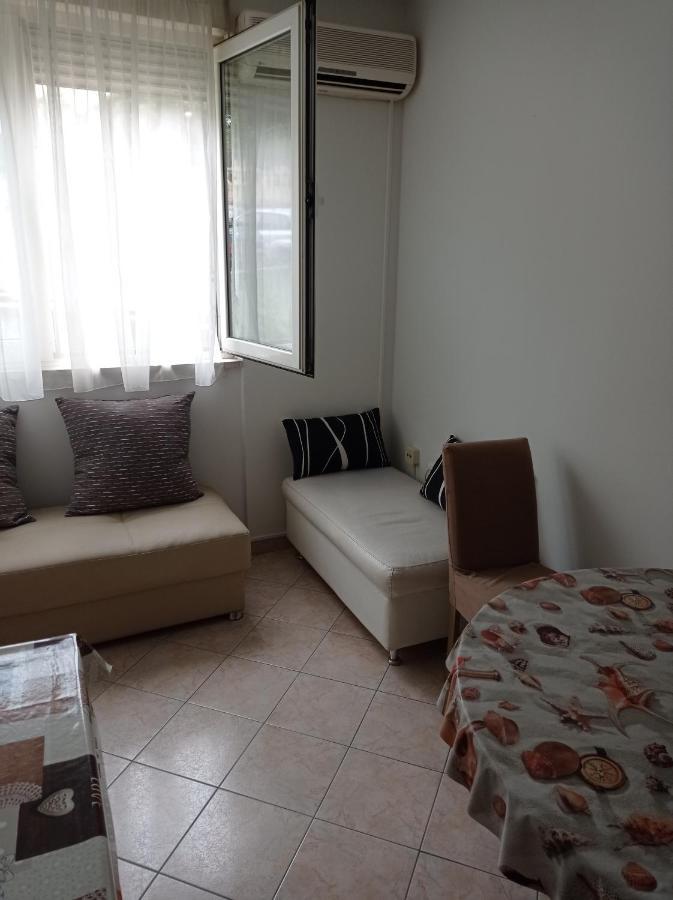 Nice And Cozy Two Single Bed Room Split Exterior photo