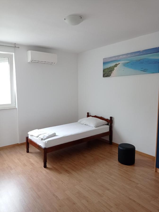 Nice And Cozy Two Single Bed Room Split Exterior photo