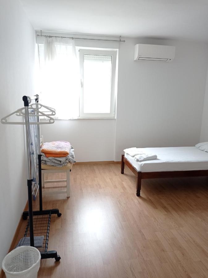 Nice And Cozy Two Single Bed Room Split Exterior photo